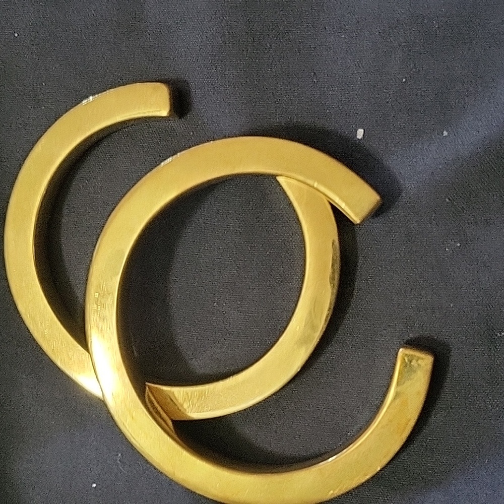 Cuff bracelits